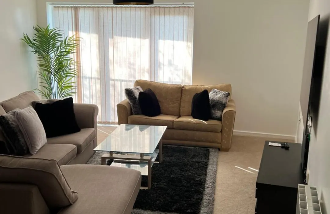 Luxury Two Bedroom Flat Opposite Coop Live N Etihad Stadium With Free Secure Parking, Netflix And Sky Tv-1